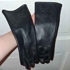 Elegant Black Leather Gloves